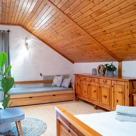 Shaeuserl Nyaraló *